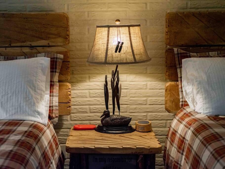 Stonegate Lodge 2 Queen Beds Wifi 50In Roku Tv Salt Water Pool Room #105 Eureka Springs Exterior foto