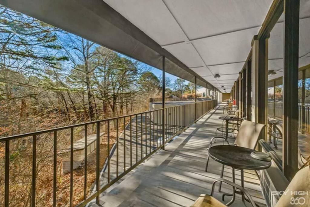 Stonegate Lodge 2 Queen Beds Wifi 50In Roku Tv Salt Water Pool Room #105 Eureka Springs Exterior foto