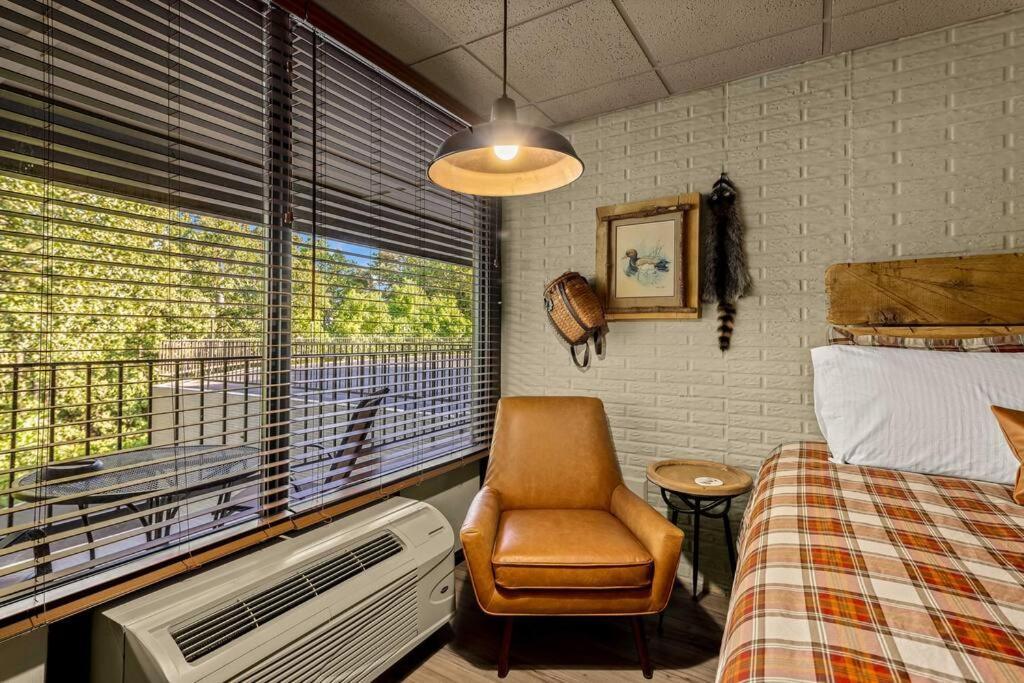 Stonegate Lodge 2 Queen Beds Wifi 50In Roku Tv Salt Water Pool Room #105 Eureka Springs Exterior foto